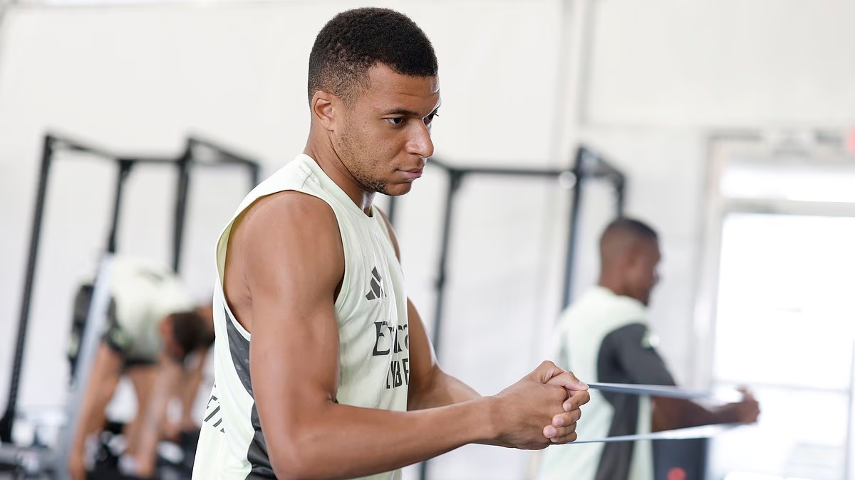 Mbappe và Quả bóng vàng 2025: Luis Figo nhận định thiếu danh hiệu tập thể là rào cản lớn